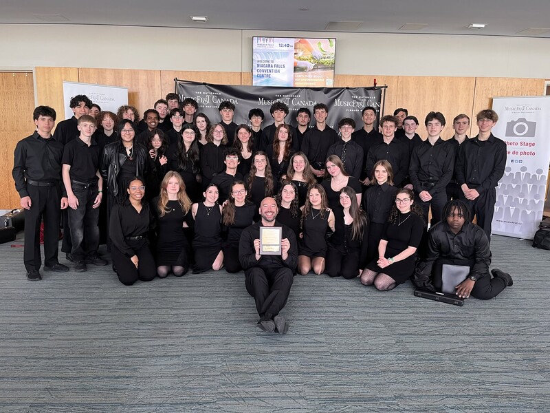 Harmonie sénior de l’École secondaire catholique Pierre-Savard réunie lors du MusicFest Canada Nationals à Niagara Falls.