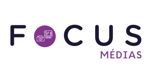Logo « FOCUS Médias » avec icône d’un appareil photo et d’un écran d’ordinateur à l’intérieur de la lettre « O » sur fond violet.