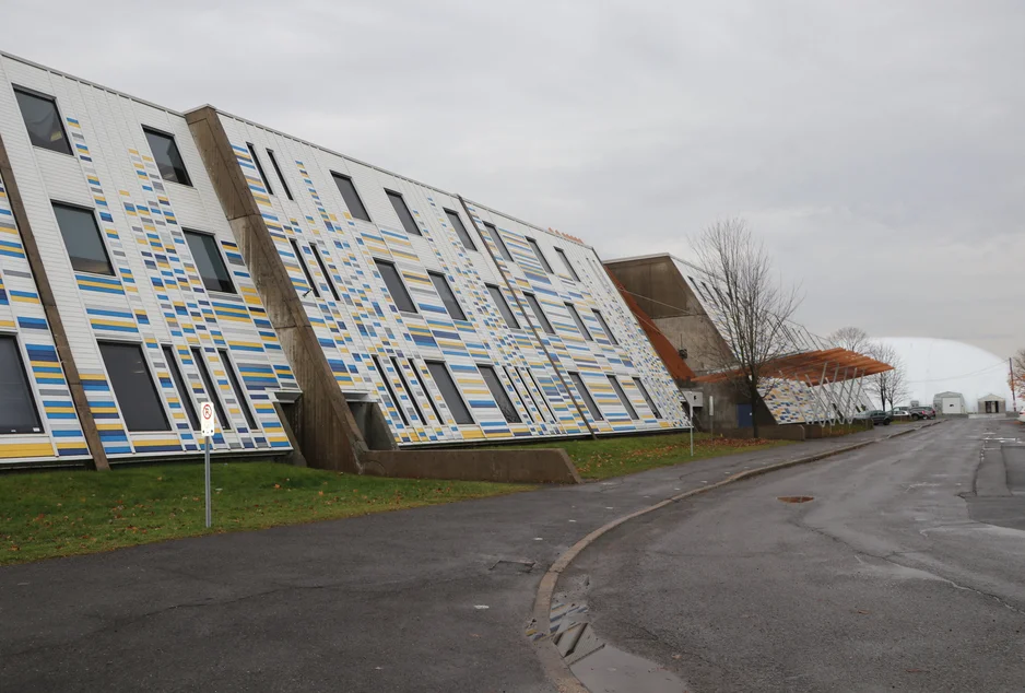 Façade de l'École secondaire catholique Garneau