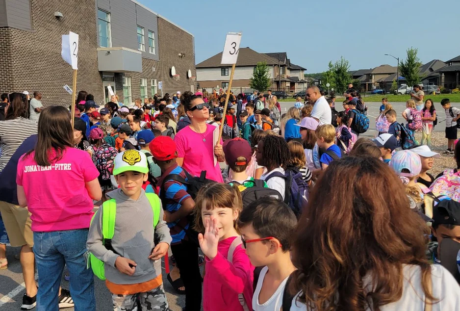 Groupe d'élève lors de la rentrée scolaire 2024