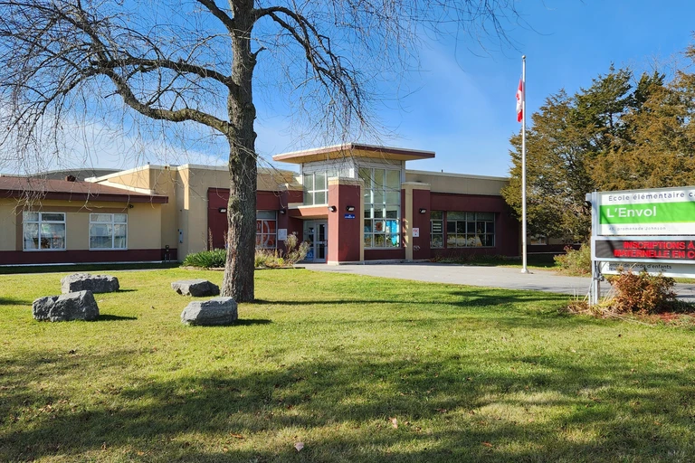 façade de l'école l'envol