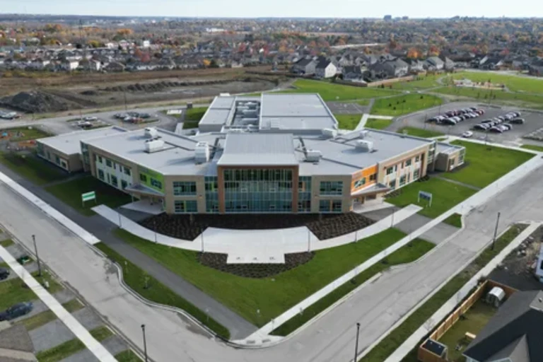 photo aérienne de l'école Sainte-Marie-Rivier