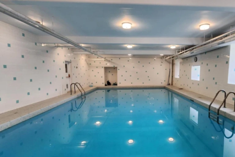 piscine intérieure