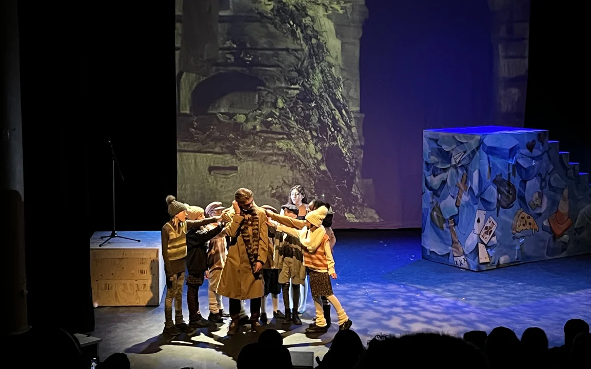 élèves en théâtre