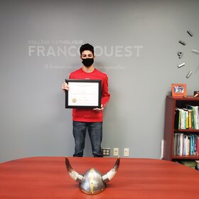 Anthony Alam, élève inscrit au Baccalauréat International, reçoit un prix