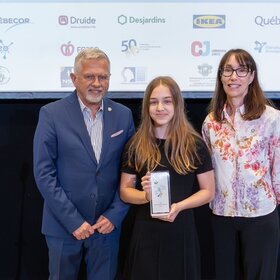  Tessa, élève de 7ᵉ année au Collège catholique Samuel-Genest , a remporté la Grande finale nationale du secondaire 2025 de la dictée PGL, surpassant 61 finalistes de partout au pays