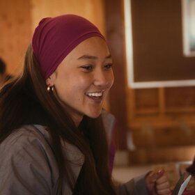 Sommet Univert 2024, élève au regard souriant