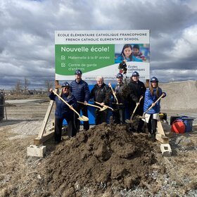 pelletée de terre pour l'école à Arnprior