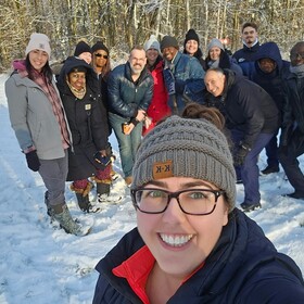 une équipe de membres du personnel à une journée pédagogique à l'extérieur