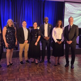 Groupe de personnes lors d'un Gala.